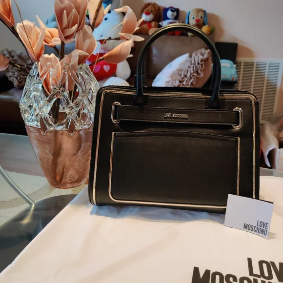 Gorgeous Love Moschino handbag - Picture 1 of 7